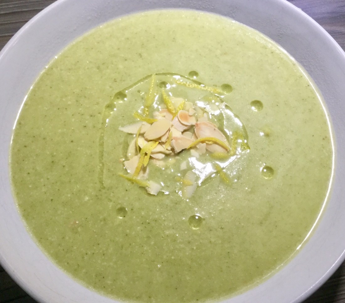 Broccoli and almond soup 
