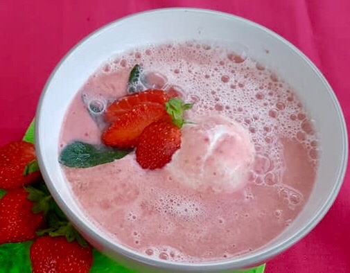 Strawberry soup